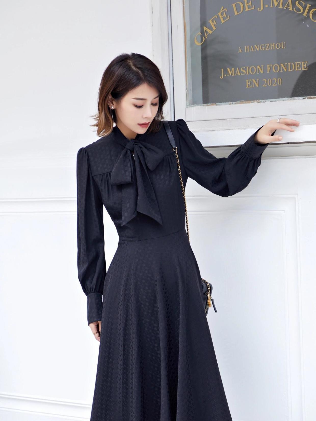 针织连衣裙 冬季穿搭没头绪?不妨试试这些纯黑色连衣裙,时髦百搭不挑人