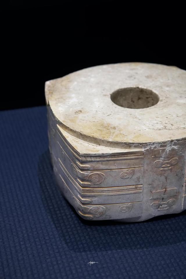 铁粉|在良渚,看世界丨这位“良渚铁粉”在全国各地博物馆追拍良渚玉器