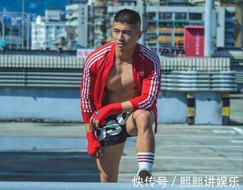 臂肌|痞帅纹身男的肌肉真扎实,胸肌、腹肌、臂肌好精壮,人鱼线很性感