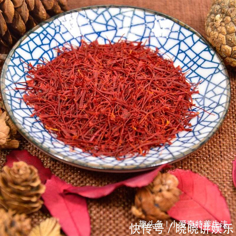 泡水|女人月经不调、闭经了，那是内分泌出来问题，用此物泡水喝来调理