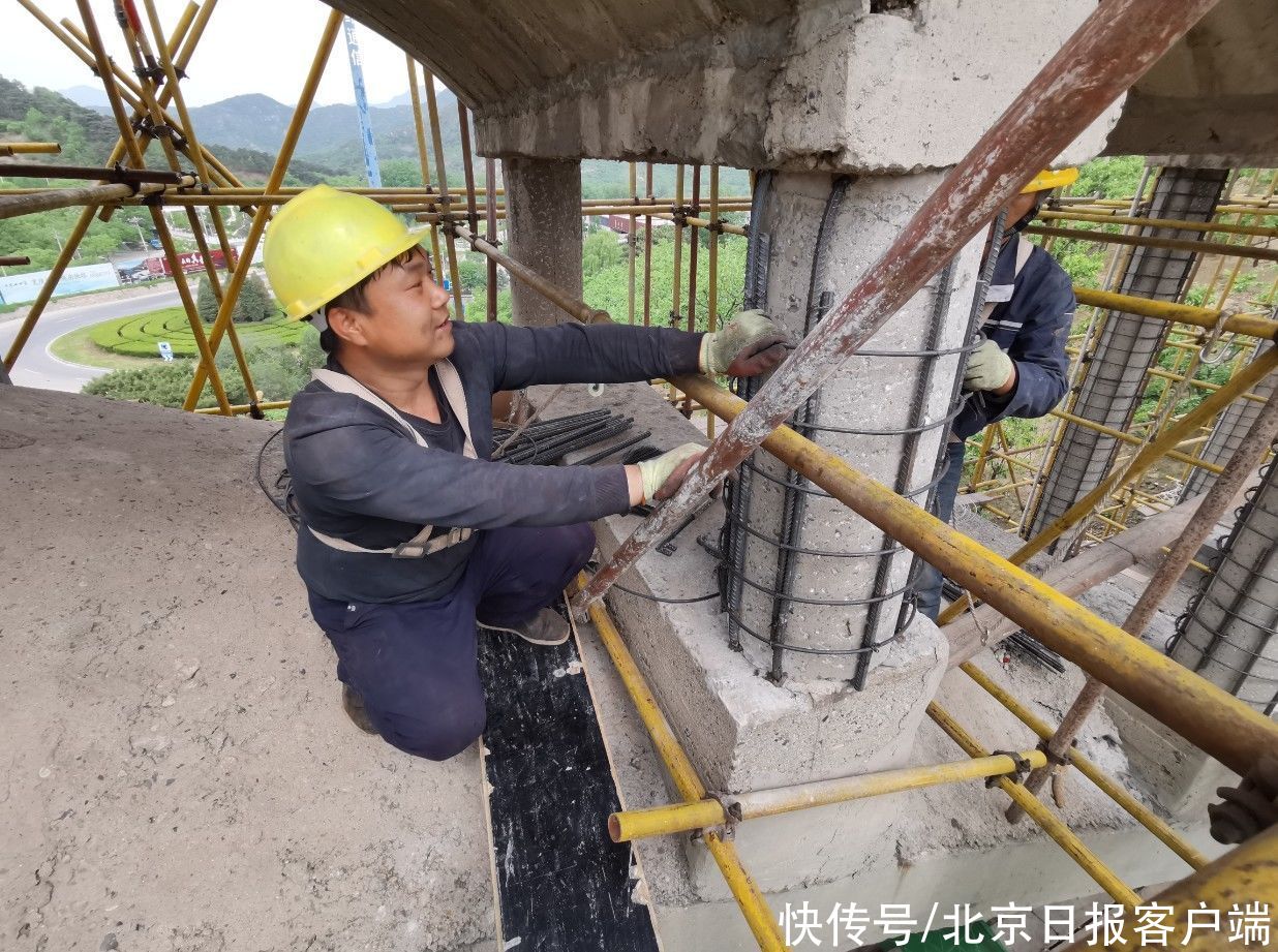 空中大桥|慕田峪景区入口，这座“空中大桥”原来是输水用的