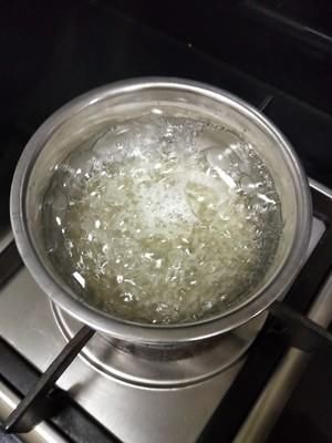 冷却后的草莓，好看又好吃