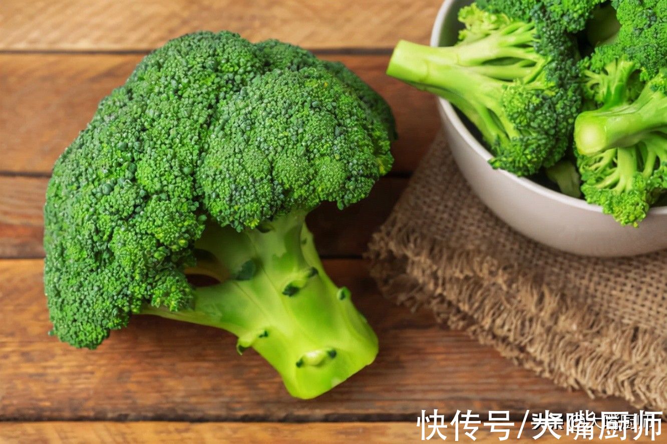 老师傅|炒西蓝花最忌焯水,老师傅教你一招,出锅鲜嫩翠绿,营养还入味