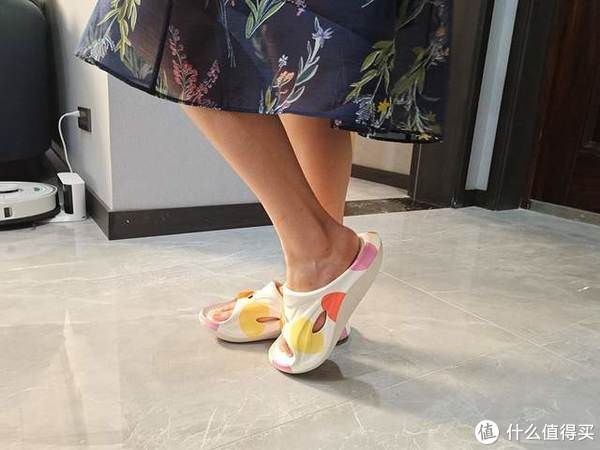 鞋子|拖鞋带有缓震功能是一种什么体验？
