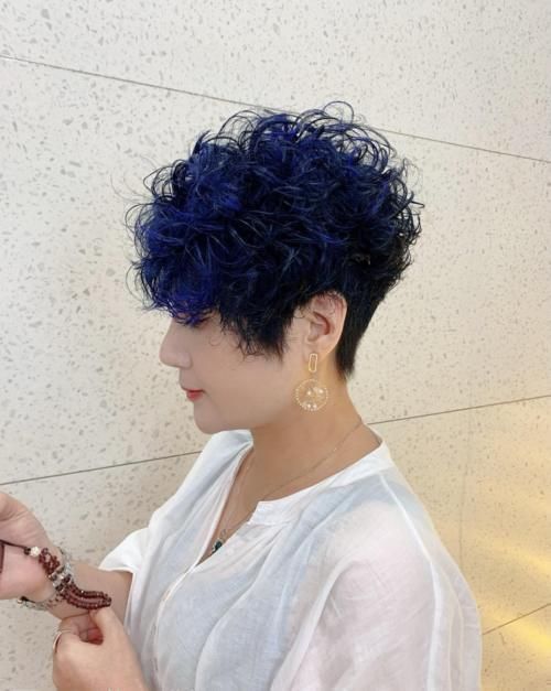 纹理感 女人过了50岁发型这样剪,洋气显年轻,时尚更自信