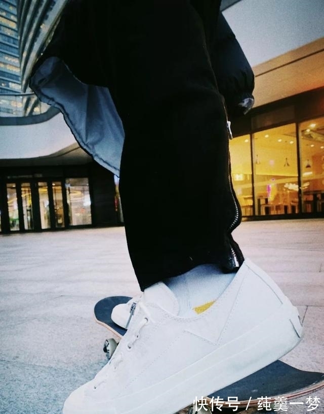 鞋身 Hello Kitty联名款,一起可爱温暖过冬