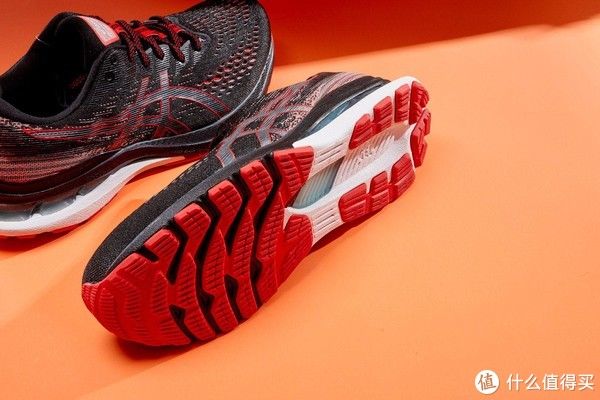 亚瑟士 穿了2年的亚瑟士Kayano 25,今天终于换上Kayano 28,差距也太大了!