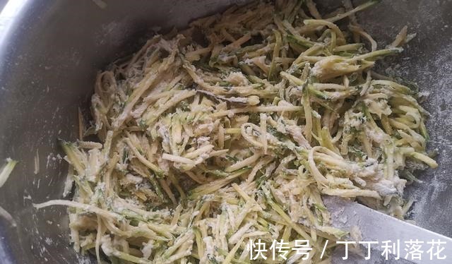 丝瓜籽|三伏天，吃它正当时，清热去火营养好，不炒不炖当饭吃，真简单！