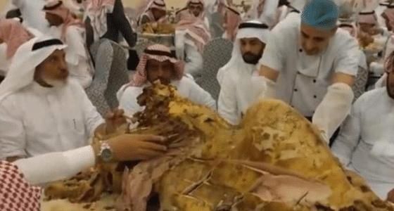 感觉|迪拜土豪聚会都吃啥?看到餐桌上的“它”,感觉鱼子酱都弱爆了!