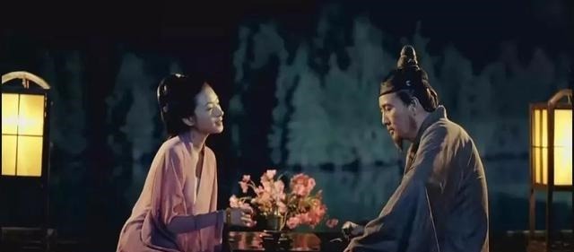 他文采过人,著名的“诗坛”霸主,却在气节上输给了自己的妻子