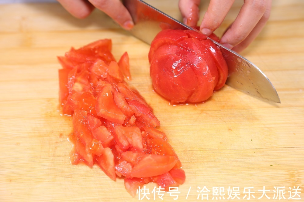 做法超简单的西红柿鸡蛋面,爽滑筋道,美味可口,老少都爱吃