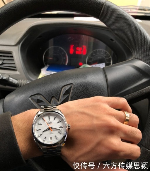 海马3|预算五万,欧米茄、万国和劳力士,入手哪款手表最划算?