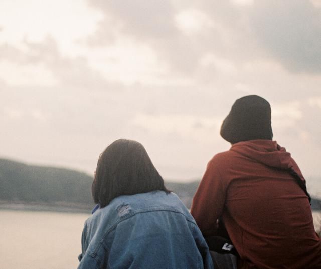 亲情|“父母不在了,姐姐就不管我了”,90后小伙哭诉,现实很残酷