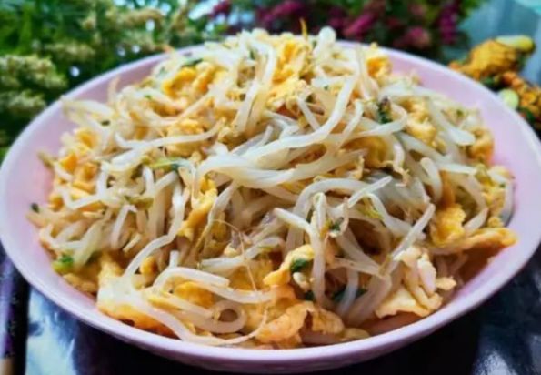 它是天然的“燃脂菜”，春天多吃油而不腻、燃烧脂肪，体重悄悄降