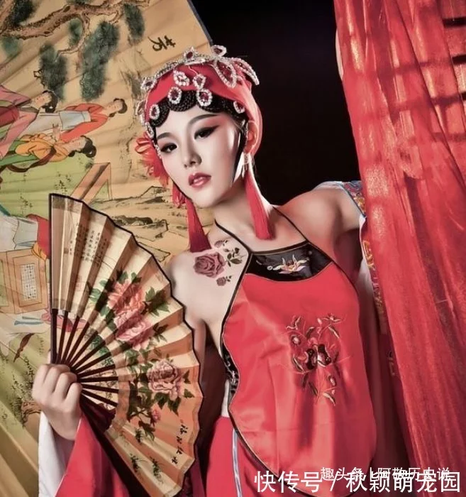 和胸罩比拟，中国古代的肚兜更能表现东方美，放到如今也不过时