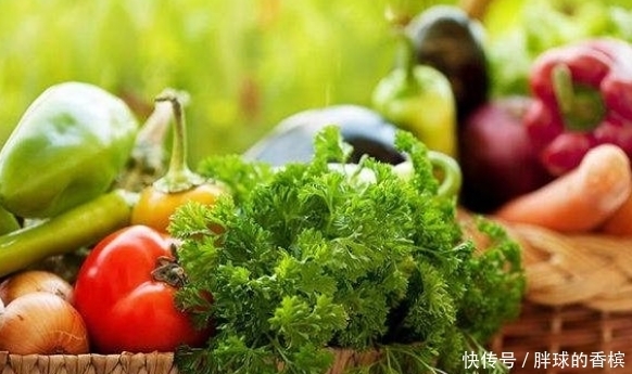 降血糖没有那么难,做好3事,多吃3类食物,血糖“偷偷”降下来