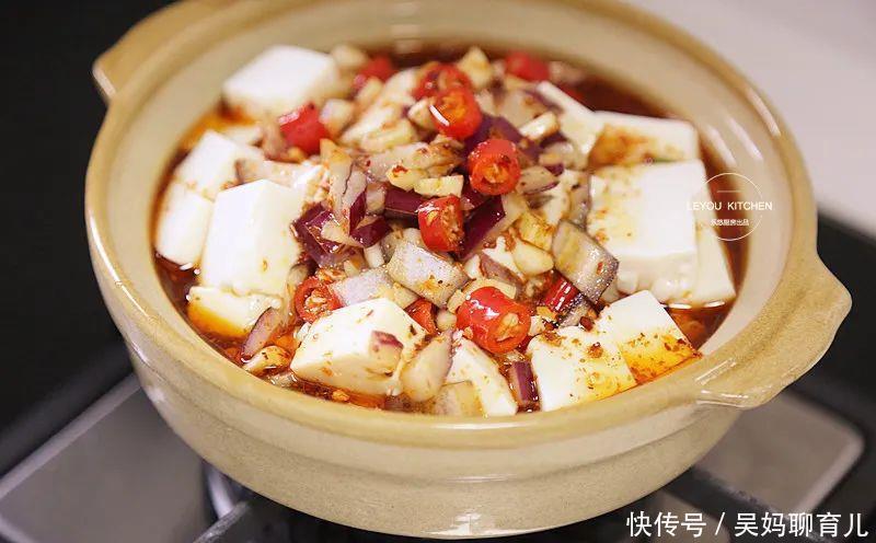 洋葱|豆腐不用炒,浇上料汁直接炖,滑嫩入味,几分钟就做好了