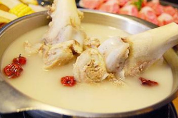 味道|想要熬好大骨汤，就得牢记“两步”，才会汤鲜味美又补钙！