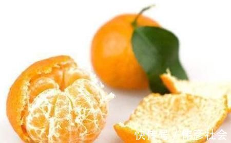 沤肥|吃剩的橘子皮先别扔,放盆里,花肥钱都省了,啥污染都没有!