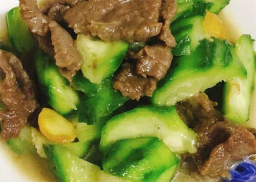 丝瓜炒牛肉|每到开学季孩子都想穿裙子，脂肪太多减肥吃的瘦身菜，轻松减10斤