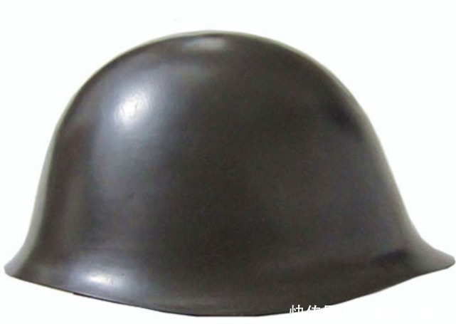 士兵|《亮剑》中李云龙缴获大量日军头盔，为何不让士兵佩戴？
