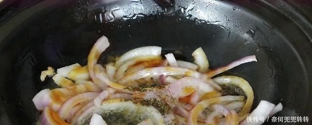 我家最爱吃香菇豆腐煲,越炖越香,鲜嫩入味,比红烧肉还过瘾