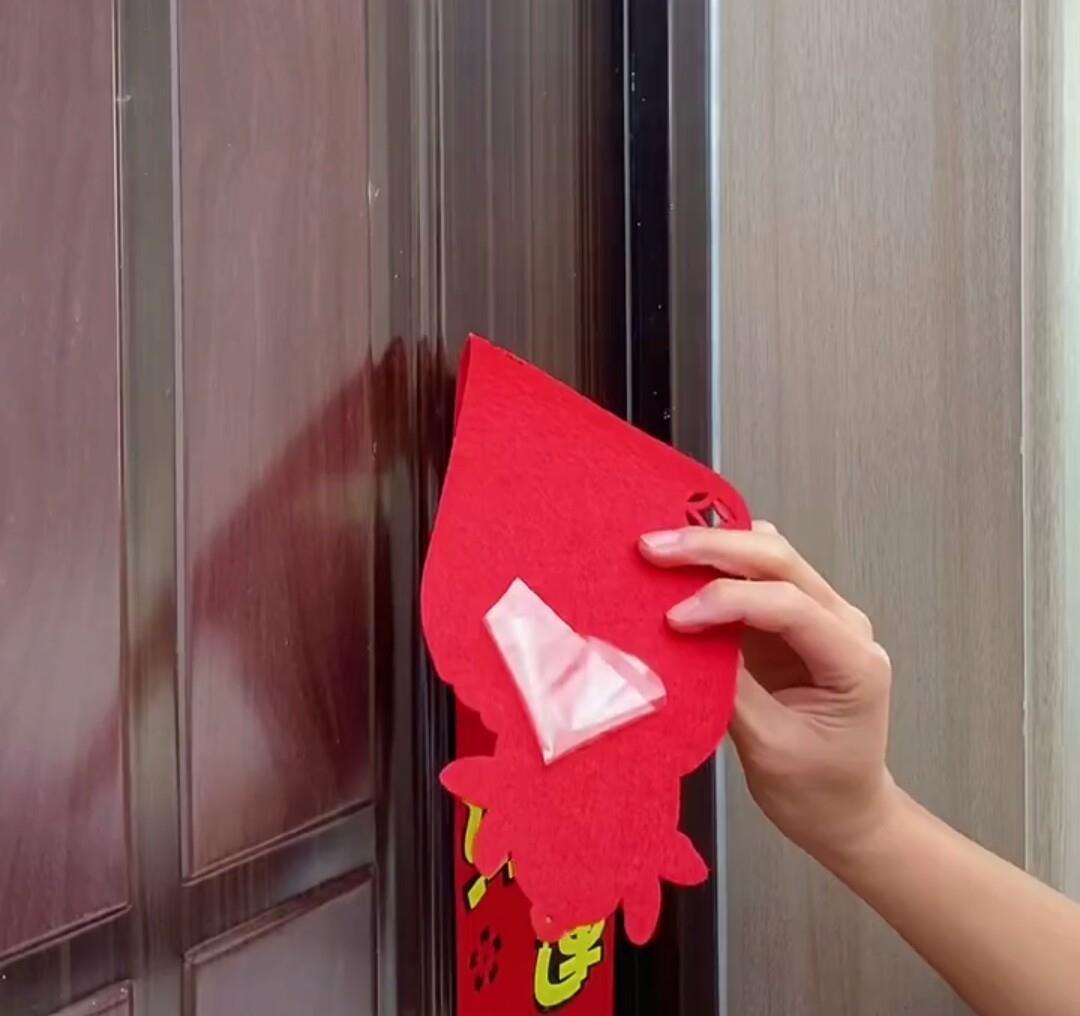 快过年啦,你知道怎么贴对联才不会掉吗?而且不会粘留任何痕迹