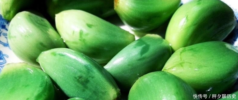 腌腊八蒜|泡腊八蒜,直接加醋是大错!多做一步,一晚就变绿,酸辣又香脆!