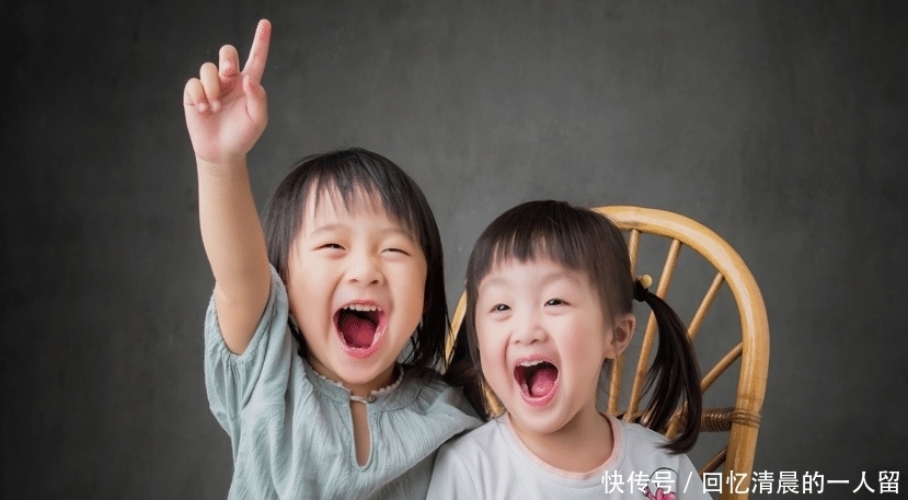 方式|“打弟弟要趁早”,二胎妈妈教育方式惹争议,妈妈:她比我会教育