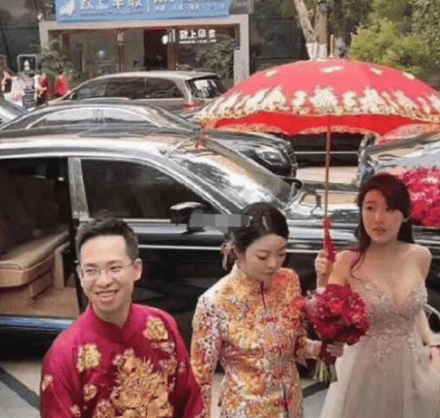 伴娘|抖音“最美伴娘”火了,气场艳压新娘,网友:谁才是真正的新娘