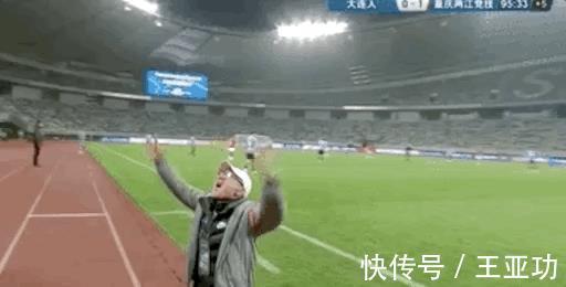 大连人|近8轮首胜!重庆队1-0大连人,张外龙跪地庆祝,保级救命3分