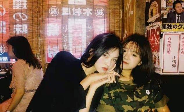 妹妹|贺聪带妹妹走秀,19岁妹妹同款丹凤眼似她翻版,五官柔和偏日系