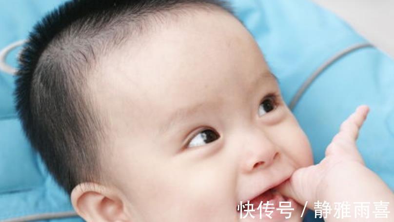 癖好|宝宝睡前的“奇怪小癖好”,其实是对妈妈爱的表达,暖心又治愈