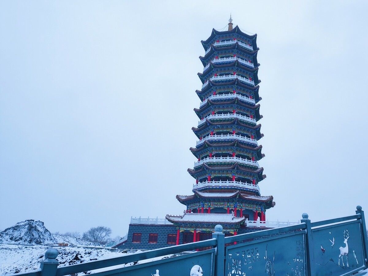 萨满舞|新藏靠边站!这个5w买房10w住别墅的小城,才是打工人的诗与远方