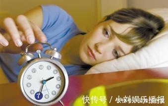 藿香正气水别压在箱底冬天涂在脚心,一次解决2个小“秘密”