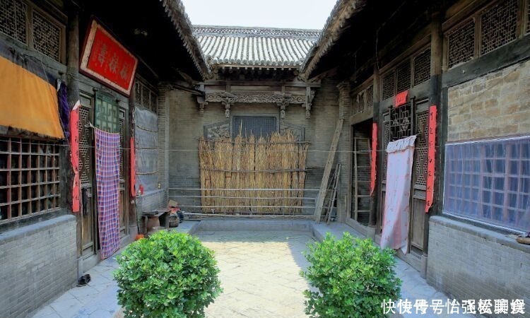 山西农村一座200年的晋商大院，豪华大气，老地主真有钱