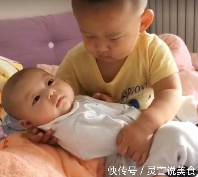 陈丽|3岁哥哥哄3个月弟弟睡觉,结果把自己哄睡着了,弟弟表情生无可恋