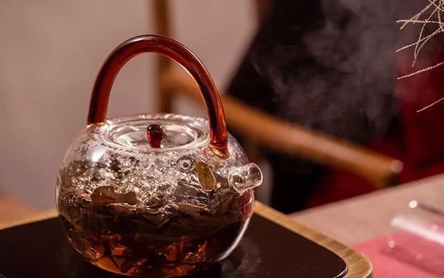 之中|你喝到过发酸的白茶吗?到底是存坏了还是正处于转化之中?