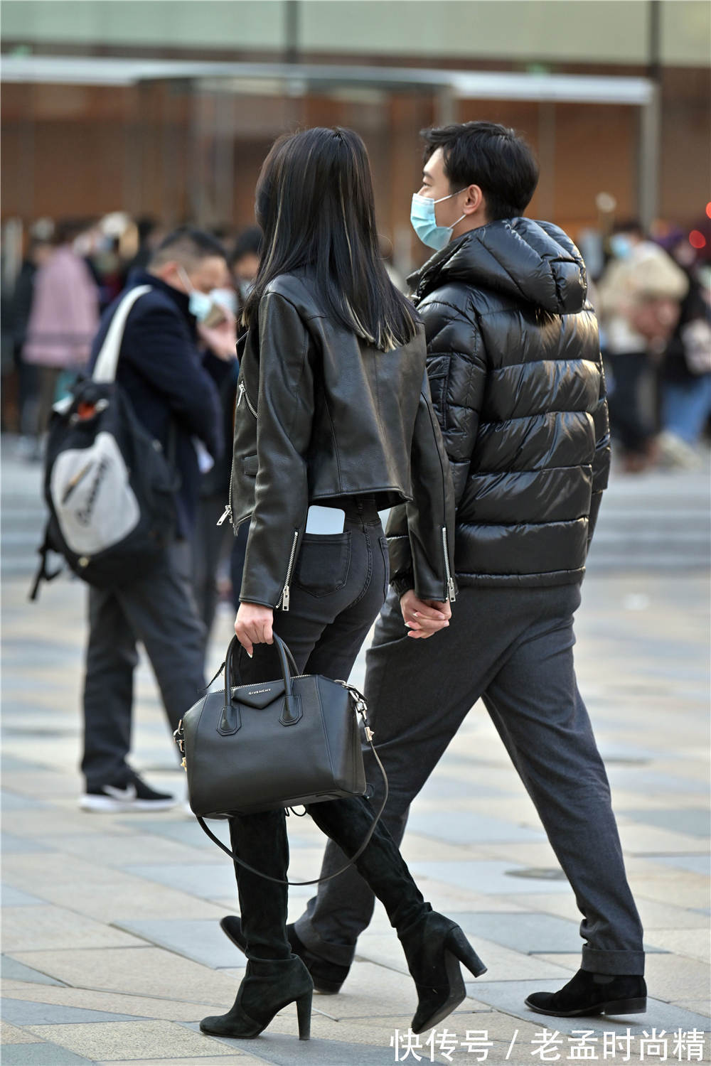 紧身裤 长靴要搭配出保暖感觉,还是要和紧身裤组合,显身材,还很酷