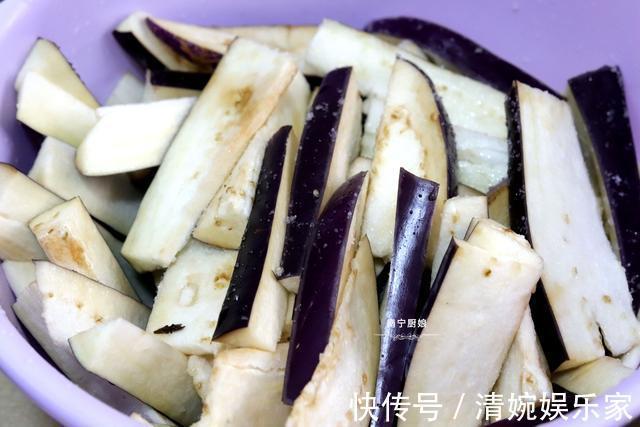 烧茄子|炒茄子时，下锅前多做这一步，茄子不吸油还特别下饭，拿肉都不换