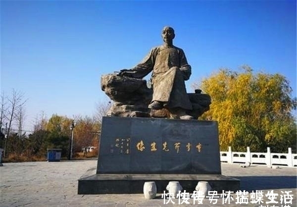 巧姐!其实,《红楼梦》的作者已经再三暗示:贾琏可能是皇帝