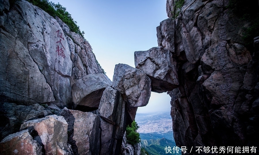 中国|世界上超“怪”的石头，没有支撑却千年不倒，中国这块更神奇