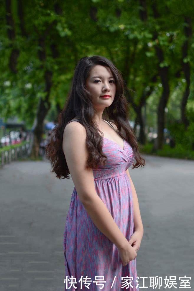 辣妈逛街,简单穿搭教你尽显女人味