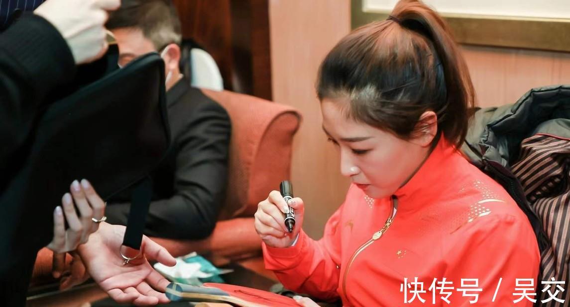 乒乓球队|恭喜刘诗雯获大奖，高马尾造型亮相，发表感言归功于国乒，高情商