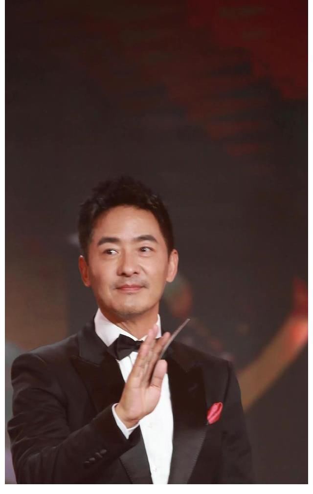 郭曉冬和藍羽老師主持《潮起中國非遺煥新夜，真是帥哥美女