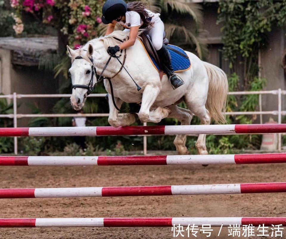 健身房|19岁印度少女，自家阳台是健身房，通常稀饭骑马，身段很好