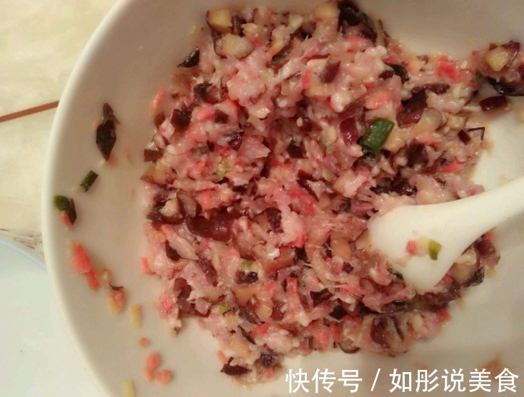 煎鸡蛋吃腻了，试试鸡蛋新吃法，大人小孩抢着吃，又香又嫩