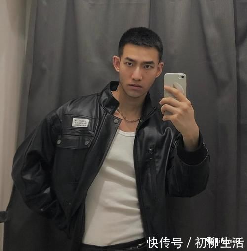 肌肉|185cm肌肉男模走红,雄性荷尔蒙让网友不淡定了