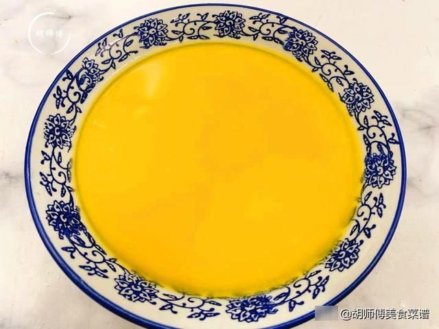 蒸鸡蛋时，有人放冷水有人放热水！大厨说：都不对，教你正确做法