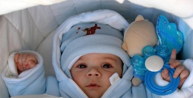 宝妈|宝宝冷不冷,宝妈不要凭直觉,这2个部位凉才说明宝宝真的冷